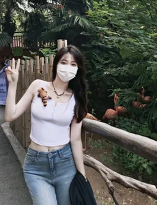 Nuyoah-77 Public Pic 2