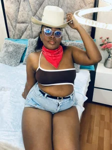 ZoeBrowns your favorite cowgirl Pic