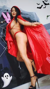 sophie-newton It´s halloween😈🎃 Poză 5