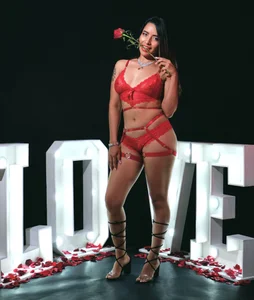 MadelaineJones Valentine's Day Pic 2