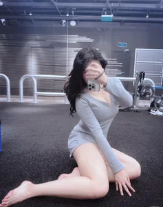 dollar-188 Public Pic 4