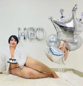 LeahMillerr My birthday 🥳🌸🎁 Pic