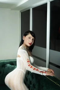 GabrielaBrowm Iconic Beauty Pic 6