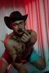 AndrewPeach_の"Unbalanced Hot"の 2枚の写真