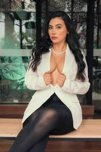 EllieMitchell Sophistication Hình 2