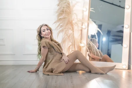 EvelinaGrey Golden Aura Pic 3