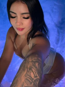 alanna_blaze Just a little splash of magic 💦✨  2টি ছবি