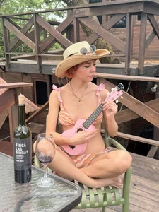 colette_e 🌳 Gambar 4