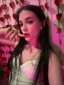 Molly_Crystall Happy St. Valentine's Day 🖤💫  2টি ছবি