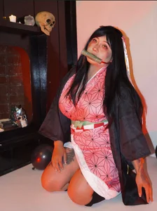 Kata_Bigboobs: NESUKO ( 2 фото)