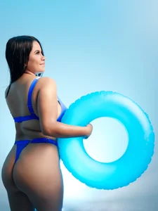 Margaret_Saunders Pool time!!! Bilde