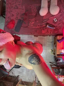 demimoore222 kullanıcısının If you can make her laugh and giggle😜 you can make her cheeks clap & jiggle 🤪 albümü -  3 fotoğraf