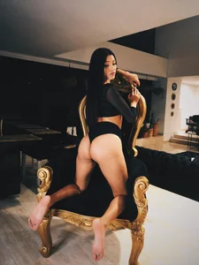 evamoretti Your queen Bilde 5