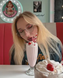 PollyMichaelson: Public ( 5 фото)