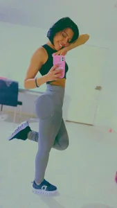 _zoe_bakerr Public 圖片 2