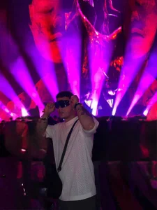 tecno boy de Noha_white  2 Imagens