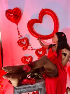 dafnnelewis 💘 “Este San Valentín quiero ser tu tentación favorita. ¿te animas a descubrirlo?”🔥 Pic 4