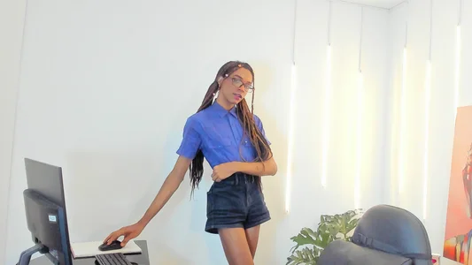 Let's warm up the office de DakotaRosee  Imagens