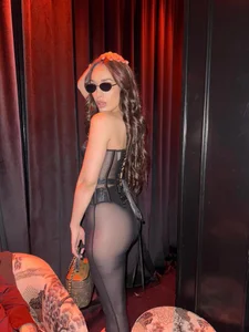 FatinSexy Public Pic 4