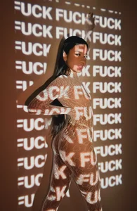 Light, skin and forbidden words od SophieHouston_  2 snímek