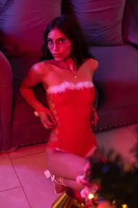 miyu_lu “Holiday Vibes ❄️🎄✨ Pic 2