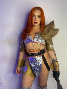 sahra_taylor_ Red Sonja Cosplay Immagine  4