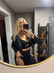Marian_line Do you like my outfit?💋😘 Bilde