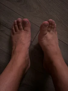 aarosteev2 My feet…someone wanted them! Immagine 