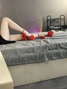 Wanda_Wild My heels 👠 Pic 4