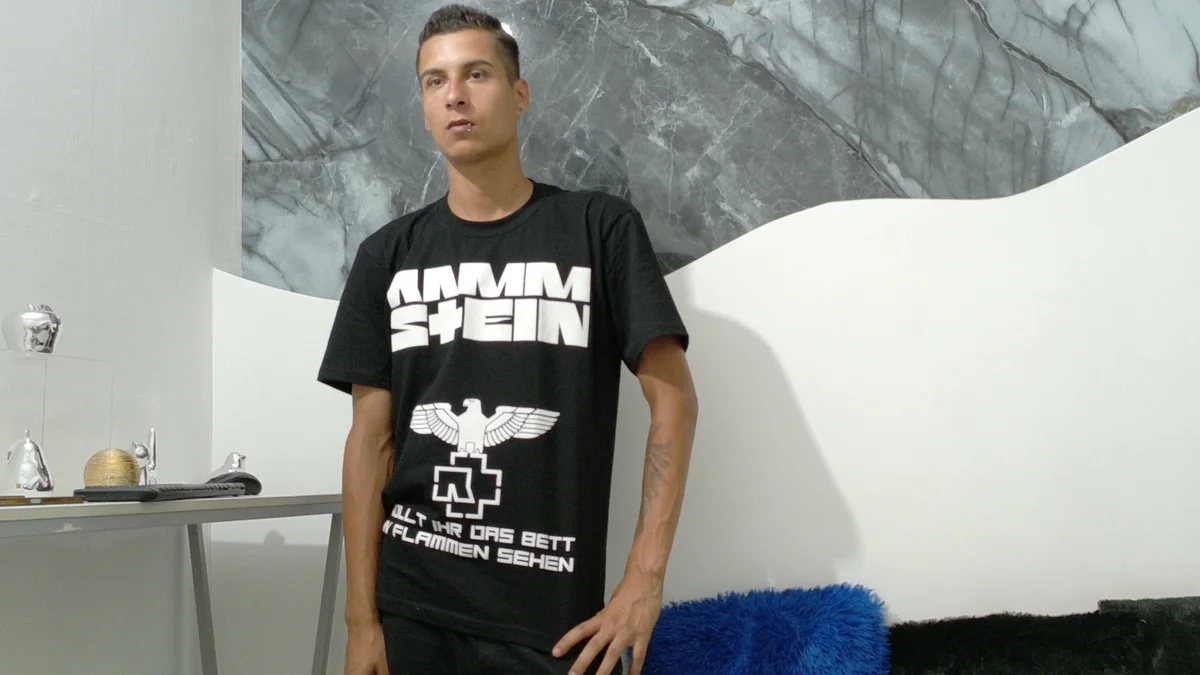 cameronsilverman 热门图片 2944