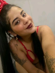 A hot girl 🔥🥵 de Julie_vancouver  2 Imagens