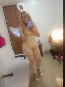 IvanaBliss kullanıcısının "I want to feel your body against mine." albümü -  5 fotoğraf