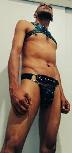 Charly_BC_Dirty Public Foto 4