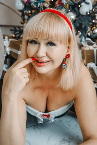 FlirtyMary: Christmas 2025 ( 8 фото)