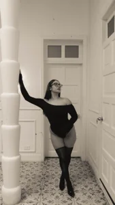 Zoe_mendezz Black and White 사진 4