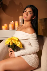 chloe_murray Valentine’s Day, do you think I could be the love of your life? 🌻 Pic