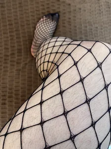 agathaxxx-69: Sexy Hairy Legs ( 3 фото)