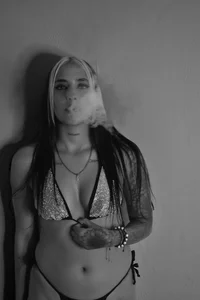 charlotte_kisss Do you dare to do a little more? Pic