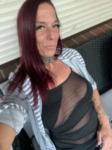 YourMilfBitch69 Public  4. fénykép