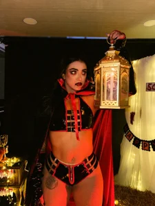 Zdjęcia Scarleth6 Let this hot vampire bite you 🧛‍♀️💋: 