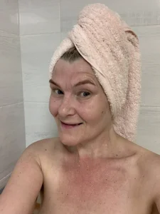 sabrinamacmarren I am after the shower Pic 4