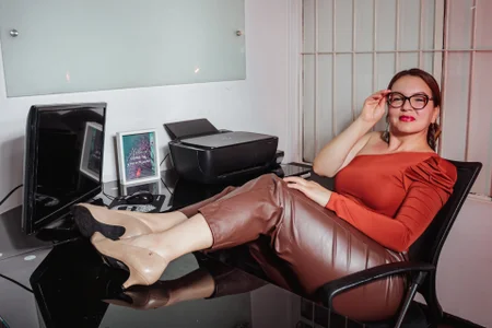 Viictoria-Jones Sweet and Naughty Secretary Pic 7