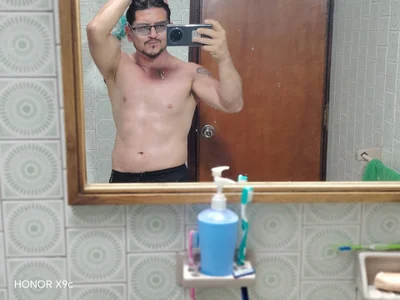 Moaning de tupadrastromalo  2 Imagens