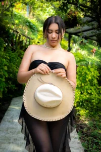 Soy_Daniela SUNNY DAY Pic 2