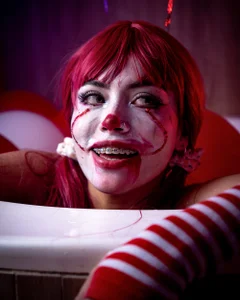 Scarlett_collins02 Terrifying clown Foto 5
