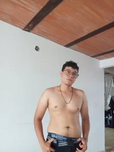 HugoBlaze A little bit of when I'm home alone Immagine  4