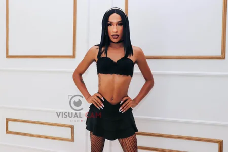 NicoleMadrird I’m not a fantasy… I’m proof that the forbidden tastes better 🔥💄 Pic 9