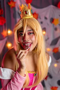 laurasmith_ Happy Halloween from your sexy peach princess Immagine  6