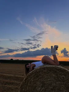 farm fantasy-Tease Edition 🔥🔥 de zoey_marie  5 photos