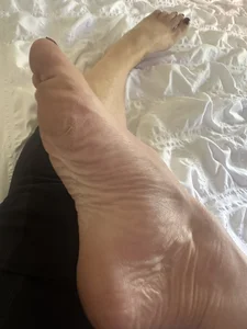 Huskie_Mia_UKのFeetの 3枚の写真